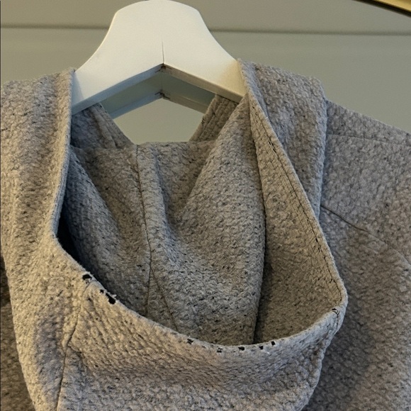 Lululemon Heathered Gray Textured men’s hoodie pullover - Picture 3 of 3